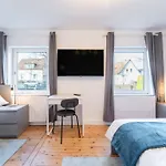 Neues Haus ,11 Betten, Völlmöbliert Mit Parkplätzen, Garage Und Garten * Wildau (Dahme-Spreewald)