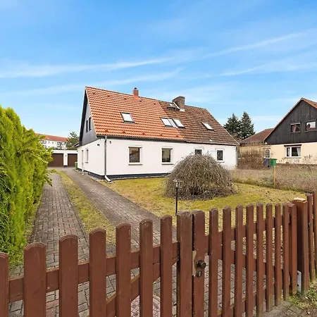 Neues Haus ,11 Betten, Voellmoebliert Mit Parkplaetzen, Garage Und Garten Apartment *
