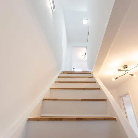 Neues Haus ,11 Betten, Voellmoebliert Mit Parkplaetzen, Garage Und Garten