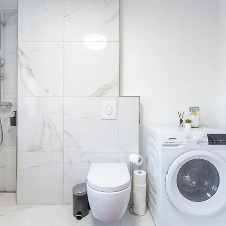 Apartment Neues Haus ,11 Betten, Voellmoebliert Mit Parkplaetzen, Garage Und Garten