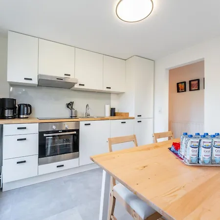 Lejlighed Neues Haus ,11 Betten, Voellmoebliert Mit Parkplaetzen, Garage Und Garten *