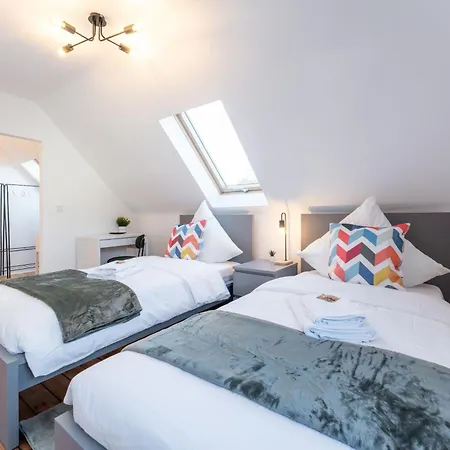 Neues Haus ,11 Betten, Voellmoebliert Mit Parkplaetzen, Garage Und Garten Apartment Wildau (Dahme-Spreewald)
