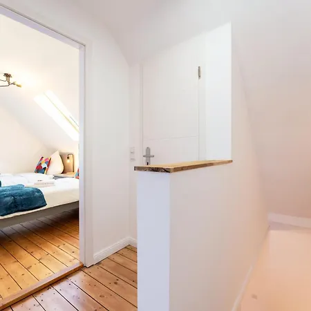 Neues Haus ,11 Betten, Voellmoebliert Mit Parkplaetzen, Garage Und Garten *
