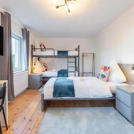 Neues Haus ,11 Betten, Voellmoebliert Mit Parkplaetzen, Garage Und Garten Lejlighed *