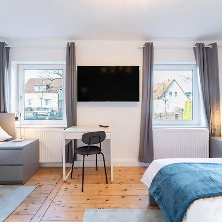 Neues Haus ,11 Betten, Voellmoebliert Mit Parkplaetzen, Garage Und Garten * Wildau (Dahme-Spreewald)