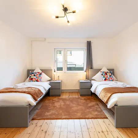 Apartment Neues Haus ,11 Betten, Voellmoebliert Mit Parkplaetzen, Garage Und Garten