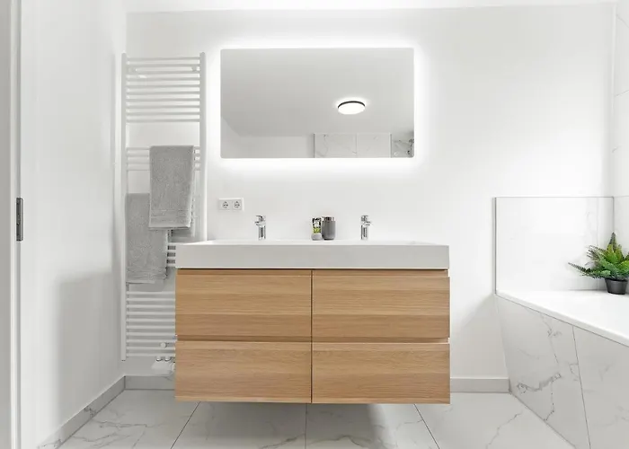 Neues Haus ,11 Betten, Voellmoebliert Mit Parkplaetzen, Garage Und Garten Lejlighed Wildau (Dahme-Spreewald)