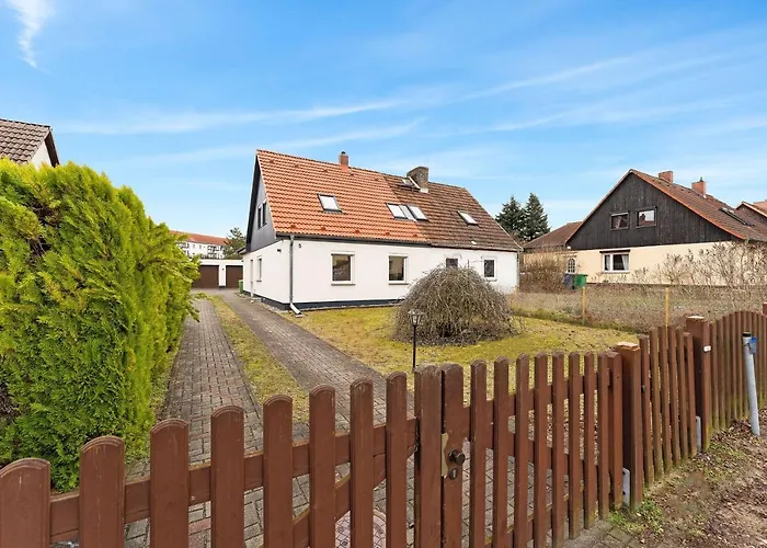 Neues Haus ,11 Betten, Voellmoebliert Mit Parkplaetzen, Garage Und Garten Lejlighed *