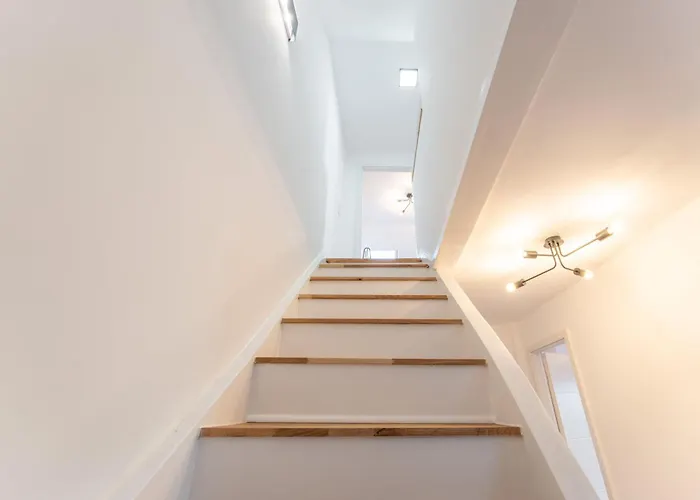 Neues Haus ,11 Betten, Voellmoebliert Mit Parkplaetzen, Garage Und Garten