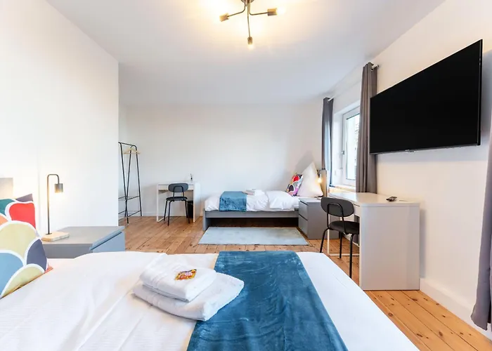 Neues Haus ,11 Betten, Voellmoebliert Mit Parkplaetzen, Garage Und Garten Lejlighed *