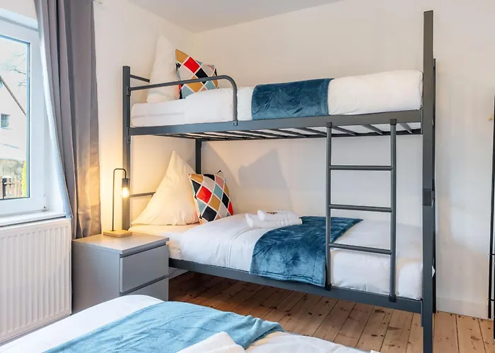 Neues Haus ,11 Betten, Voellmoebliert Mit Parkplaetzen, Garage Und Garten * Wildau (Dahme-Spreewald)