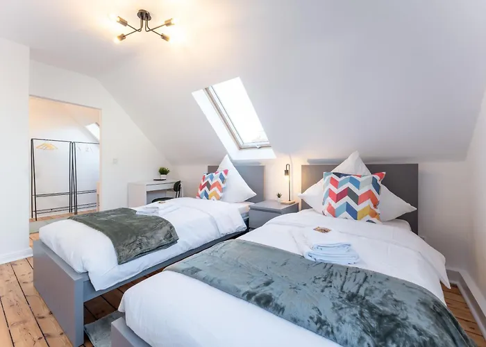 Neues Haus ,11 Betten, Voellmoebliert Mit Parkplaetzen, Garage Und Garten Lejlighed Wildau (Dahme-Spreewald)