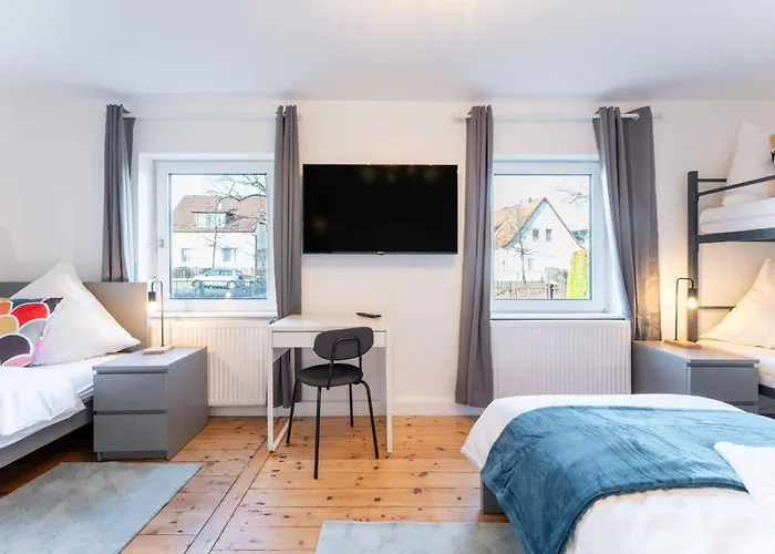 Neues Haus ,11 Betten, Voellmoebliert Mit Parkplaetzen, Garage Und Garten * Wildau (Dahme-Spreewald)