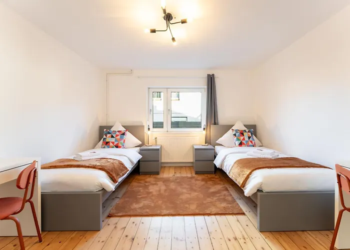 Lejlighed Neues Haus ,11 Betten, Voellmoebliert Mit Parkplaetzen, Garage Und Garten