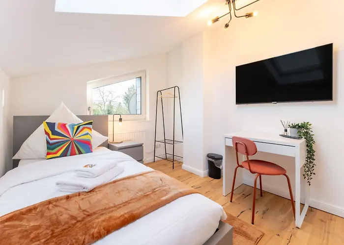 Neues Haus ,11 Betten, Voellmoebliert Mit Parkplaetzen, Garage Und Garten Lejlighed *